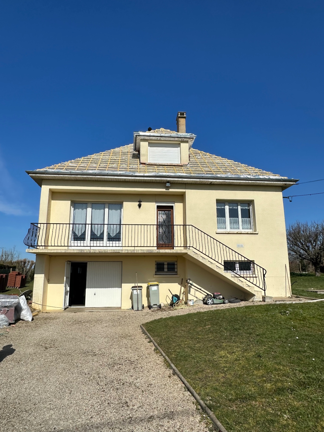 Avant travaux — toiture en préparation